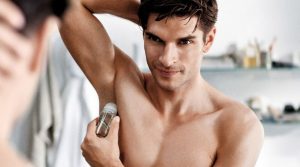 Antiperspirant v spreji, guľôčke alebo tuhý? Ktorý vás zbaví potenia?